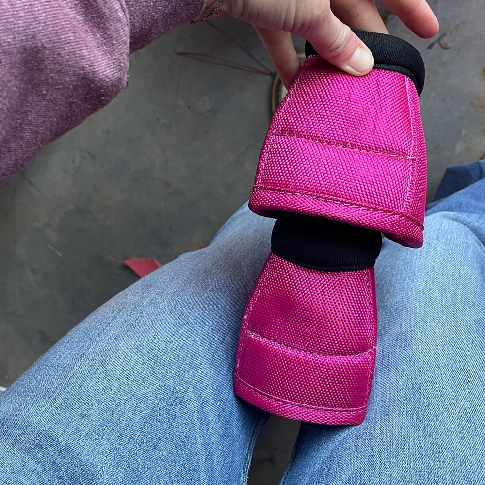 Raspberry Bell boots - Picture 3 of 3